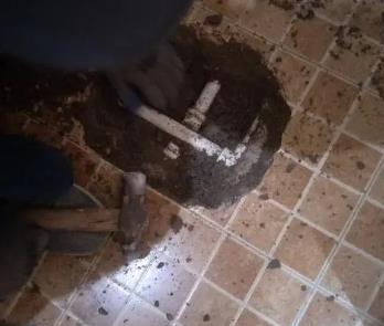 华蓥卫生间漏水维修公司为您分享下卫生间渗水如何处理及注意事项